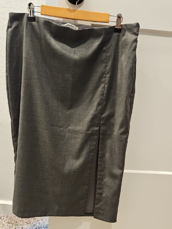 Abercrombie & Fitch Dresses & Skirts - Abercrombie & Fitch Charcoal Gray Pencil Skirt with Front Slit